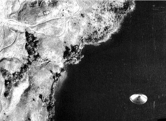 1971 aerial survey photograph of Lago Cote often cited in local accounts